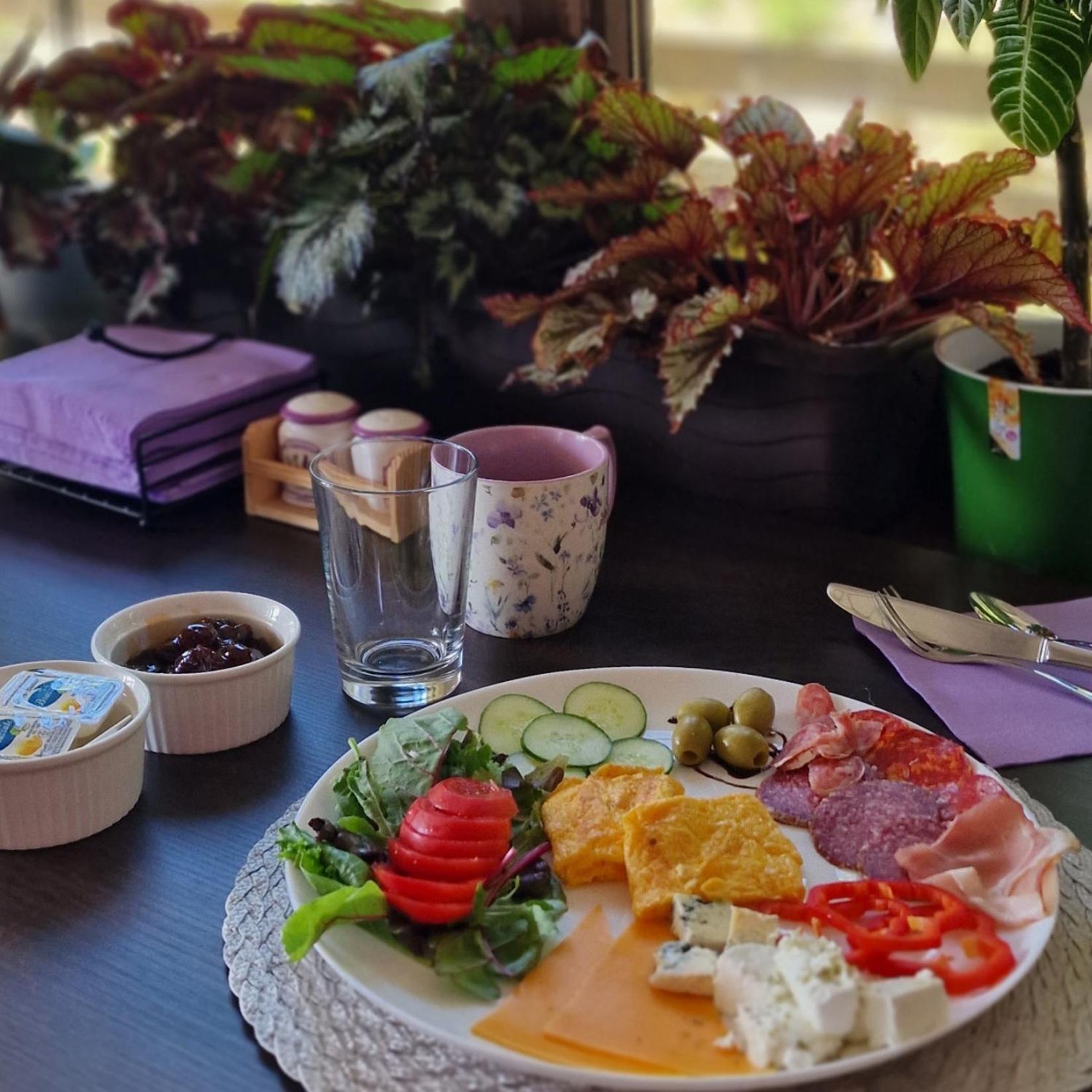 Provence Suceava Hotell Exteriör bild