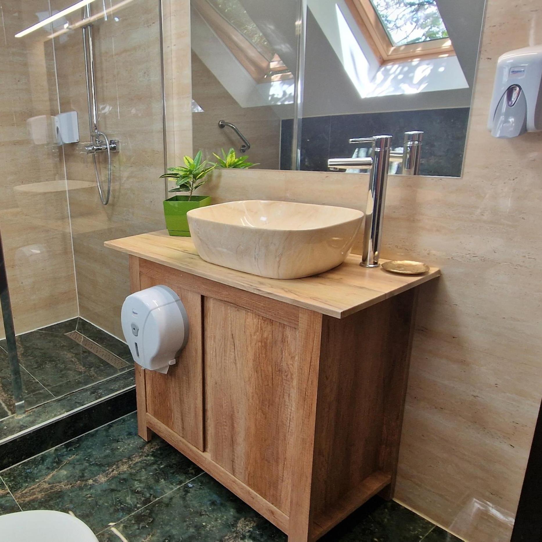 Provence Suceava Hotell Exteriör bild