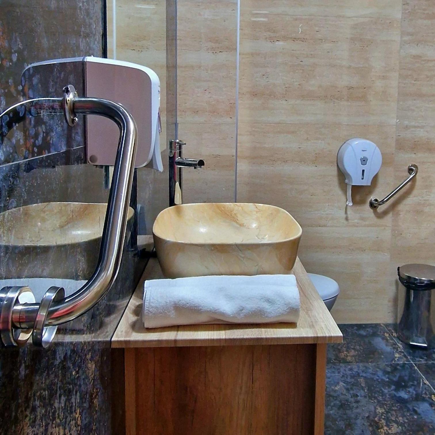 Provence Suceava Hotell Exteriör bild